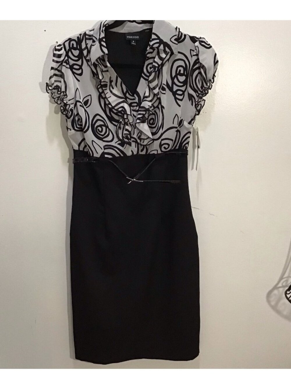Voir Voir Women’s Black White Floral Sheath Dress Size 8 Ruffle Sleeve Belt